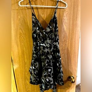 Women’s Romper. Sz L